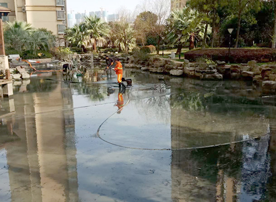 盐池景观池淤泥清理