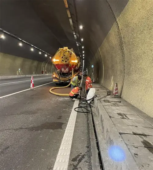 盐池隧道排水渠清淤